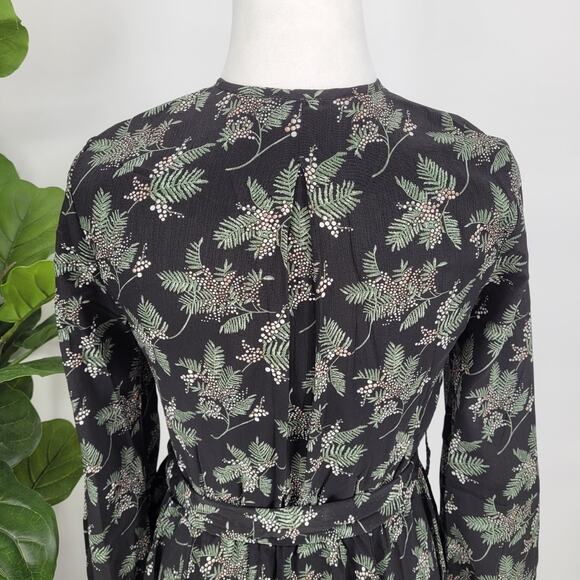 NWT Ivy City Womens Boho Whimsical Flowy Holly Berry Print Maxi Dress Size XS - Picture 4 of 9